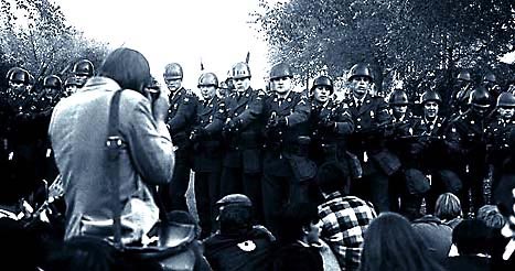 [Picture of Anti War Confronting The Army at the Pentagon,Oct. 1968 ]
